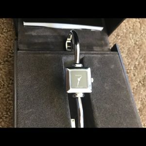 ALL 5*NEW: Gucci 1900L Silver Bracelet Watch Swiss